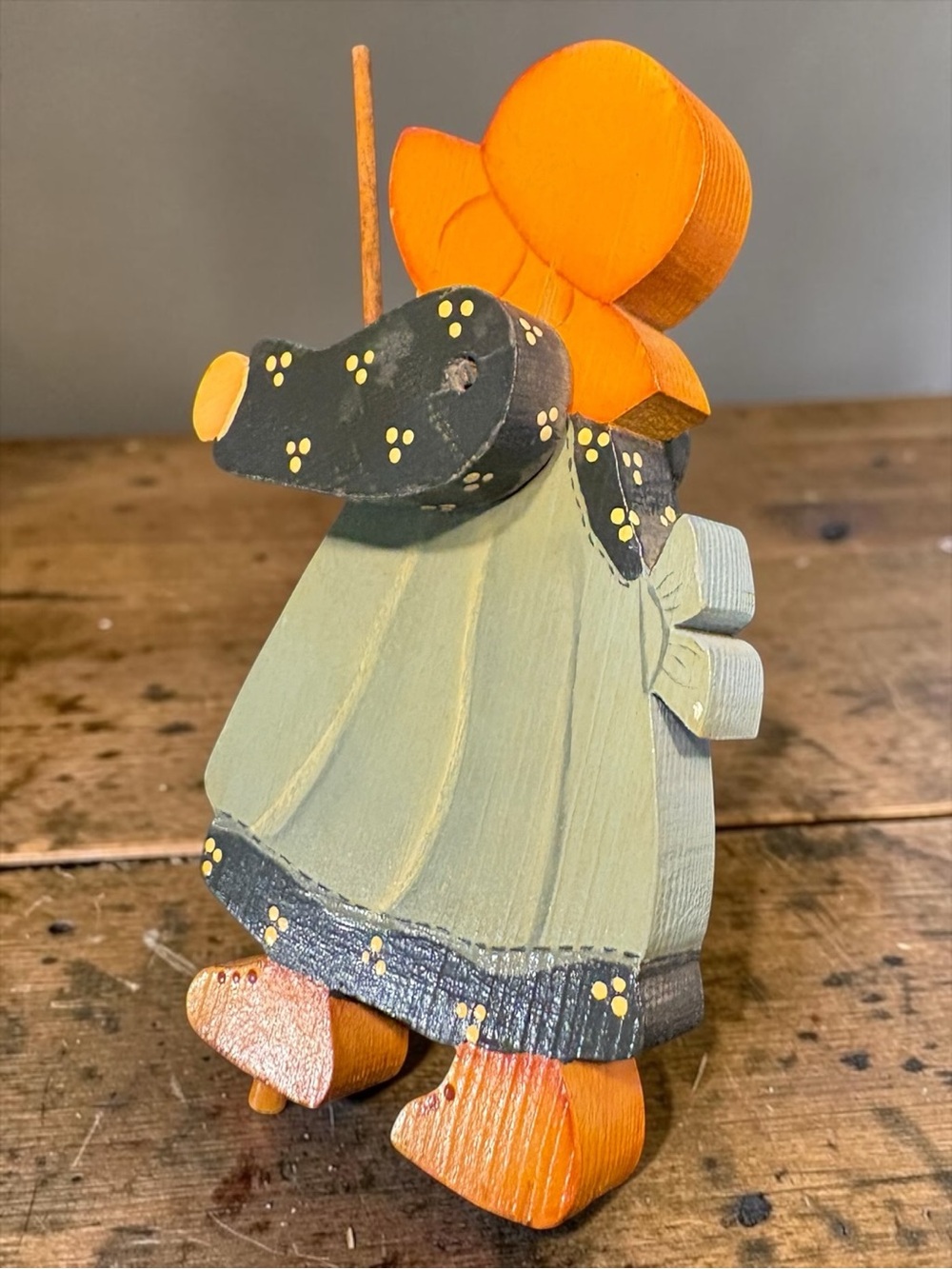 RARE Vintage Wood Folk Art Amish Girl & Goose On Heart Shelf W/ Pegs 8” Wide Key - Picture 12 of 16